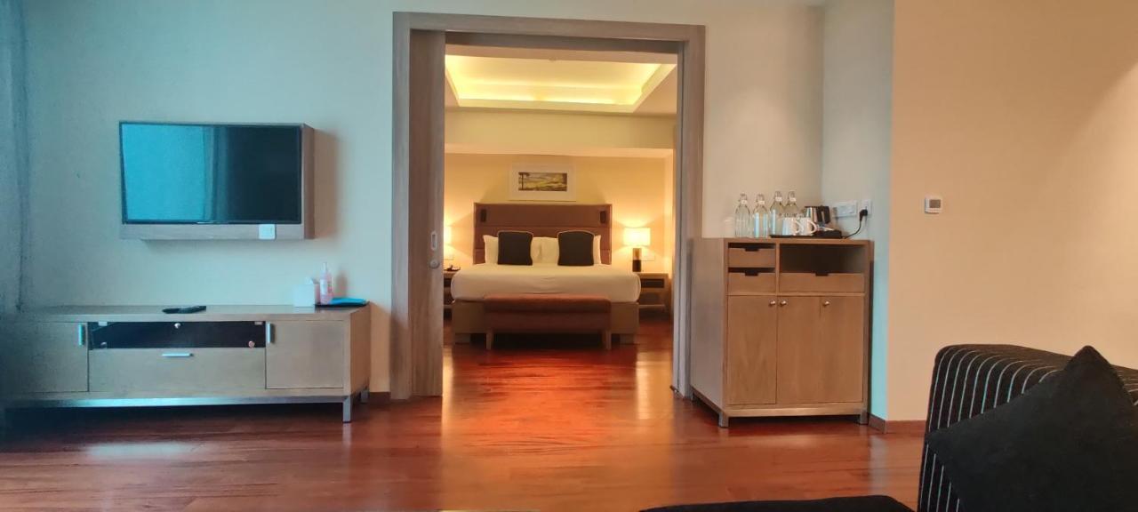 O By Tamara, Trivandrum Thiruvananthapuram Dış mekan fotoğraf A suite at the hotel