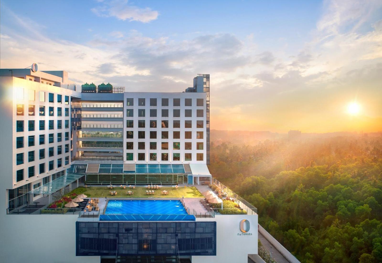 O By Tamara, Trivandrum Thiruvananthapuram Dış mekan fotoğraf The hotel's rooftop pool
