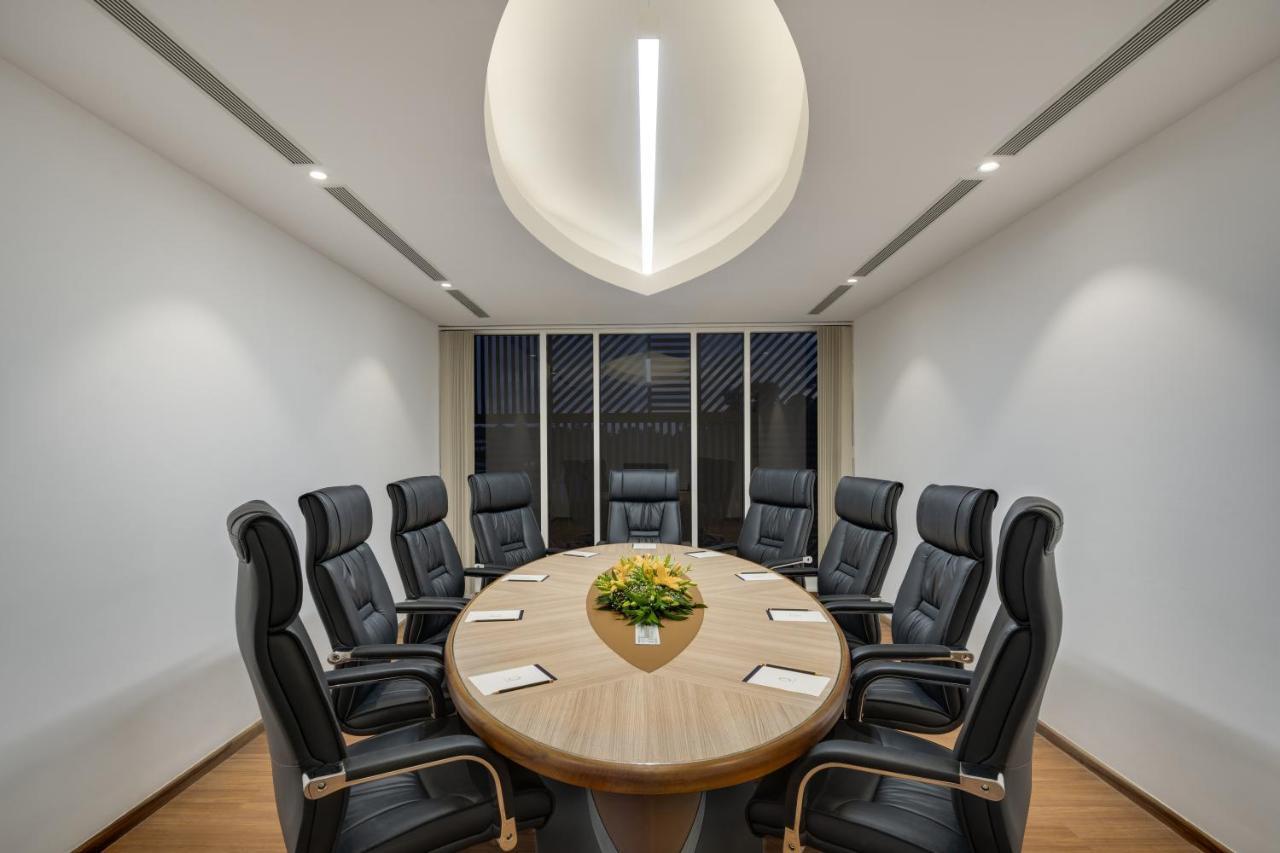O By Tamara, Trivandrum Thiruvananthapuram Dış mekan fotoğraf Boardroom at the headquarters of the National Stock Exchange of India