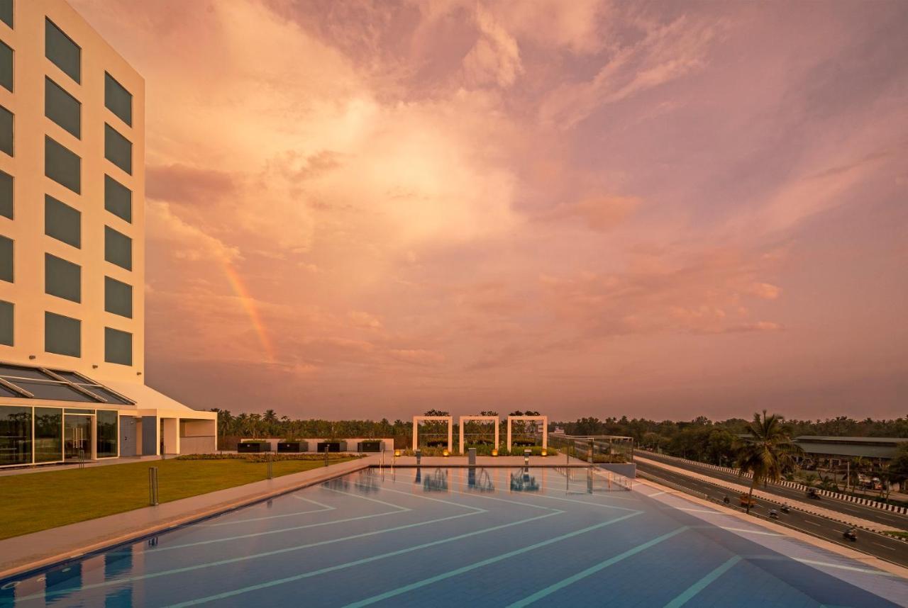 O By Tamara, Trivandrum Thiruvananthapuram Dış mekan fotoğraf The pool at the Infosys Mysuru campus